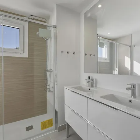 3024 Bright With Terrace *